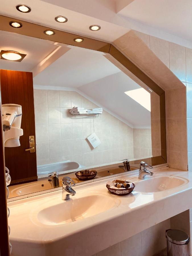 ホテル Casa Jasmine ブラショフ エクステリア 写真